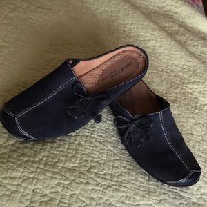 Naturalizer Natural Soul navy suede slides
